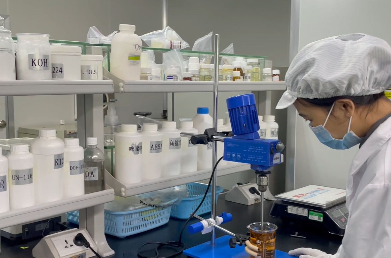 专业线套装代加工厂家如何为品牌定制护肤品